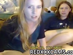 Seksi gençlik web kamerası her sulu kedi ek anal bir oyun parmaklamaya canlı olarak Leake göstermek