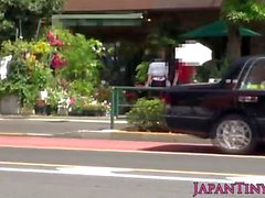 La Petite fleuriste fille japonaise a frappé