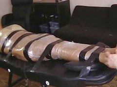 Mummified chatouiller de session Foot Izzy - Bretagne Chatouilles