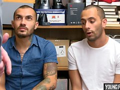 YoungPerps - Deux Pervs Hot Latino Caught filles Upskirting Get Fucked Raw par l'agent de sécurité