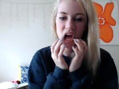 Curly Blonde Teen Records Solo Dildon itsetyydytys enemmän