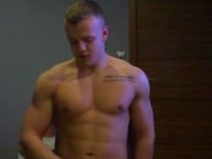 22yo fitness hunk wichsen aus