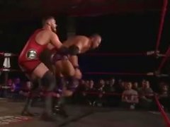 Badass dominante papá Mauls otro luchador