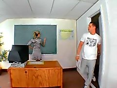 Teacher bumst einen Schüler