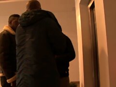 Mira Cuckold Gangbang'da dört büyük siyah horoz alır