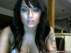 Elle aime se masturber devant la webcam