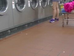 HELENA PREÇO - LAPANHA DE COLLEGE Campus piscando enquanto lava minhas roupas!