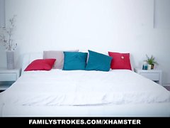 FamilyStrokes - Viendo a su hijastro masturbarse