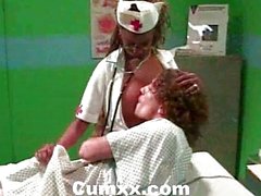 Ebenholz Sex Krankenschwester die im Krankenhaus