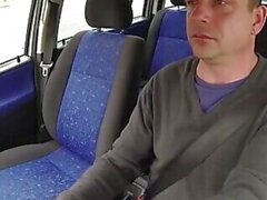 Hartes Fick -Liebesspiel im Auto mit europäischer Hure - Sonnenporno