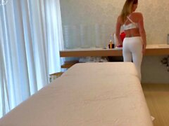 Destiny Dixon de Table de massage