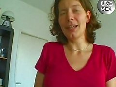 Mature amateur bitch playing her pussy with toys