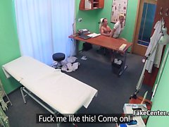 Doutor fode a enfermeira do milf no hospital