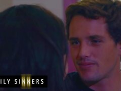 «Sinners de la famille - Whitney Wright invite son stepbro Tyler Nixon à la baiser et il ne dit pas non '