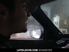 LatinLeche - Taxifahrer saugt Latin Dick, gefickt für Bargeld