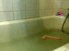 spanische mollige Teenie -Schönheit Badewanne nasse Webcam neckt