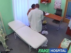 Esteri paziente FakeHospital senza assicurazione malattia paga il prezzo vagina