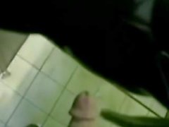 spycam en el baño público, orinando, sacudidas, puto, corriéndose