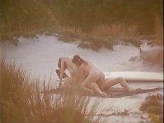 Sexo al aire libre de la playa dos trío de la muchacha de 1979