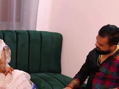 Возбужденная индийская вдова жена занимается сексом