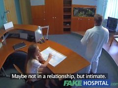 di sesso FakeHospital calda con la medico e infermiere in sala d'attesa del paziente