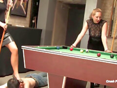 Tükürme femdom, metresi gıda beslenme, bilardo