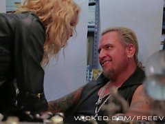 Wicked - Jessica Drake ruft von biker durchgefickt