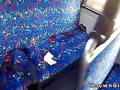 Hairy Briten Amateur- Pony auf Linienbus