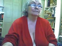 Di grasso le strisce della nonna cedevole e si masturba guardi in webcam