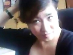 Chinese Milf spielt und verfängt Weiter auf MyCyka com