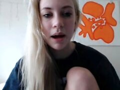 Curly Blonde Teen Records Solo Dildo Masturbation plus à