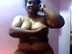 BBW indienne montrer son corps