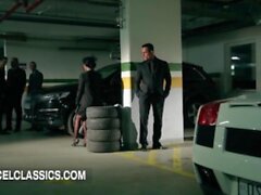 Anissa Kate rencontre 3 hommes dans un parking public