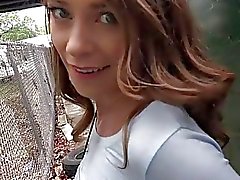 Pienet tissit brunette Eurobabe julkisia seksiä