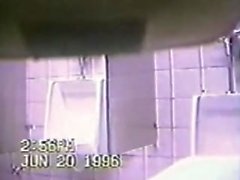 Spycam miehen pukuhuoneen ( vanhassa video on 1990-luvulta )