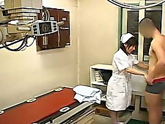 De CFNM el Subtítulo la enfermera japonesa tira de el paciente handjob xray