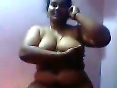 Big Indian Woman Doing Tanssiminen