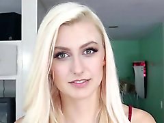 Jolie blonde de Alexa devient rempli d'une de sperme
