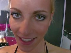 French girlfriend enjoys sucking a cock at kitchen
