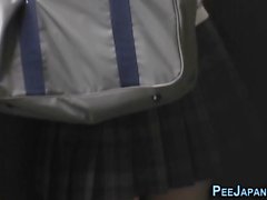 Japanische teen public piss