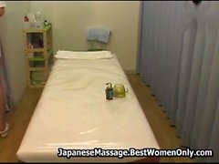 Japonês asiático Masseuse Happy End aos clientes Spycam