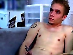 Gay по XXX этом дерьмо было довольно забавное . Эти шпильки были тыкая