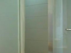 Asiatische Liebhaber tun es in einem Hotelzimmer