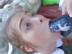 'Süßes Tender Schulmädchen Riley Reid in einem Rock bekommt ihren Arsch von einem Horn gefickt'
