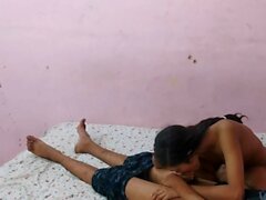 Pareja de la joven y cachonda comprometida en un sexo duro real