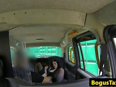 amatoriale Taxi britannici bordare culo per pagamento di una tariffa