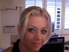 EDPOWERS - Natürliche blonde Trinity Linda rammte vor der Gesichtsbehandlung