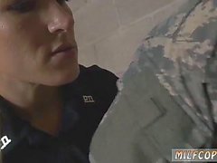 MILF audición anal y la policía la primera hora Soldado Falsa consigue utilizado como una juguete sexual