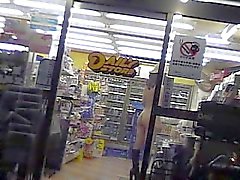 Nackten Convenience Store Flash Clerk