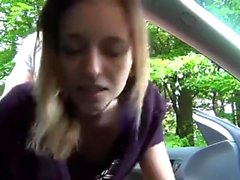 Deutsch Amateur in ihrem Auto gefickt